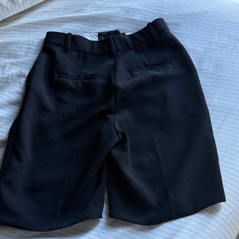 Aritzia effortless shorts - Picture 4 of 4